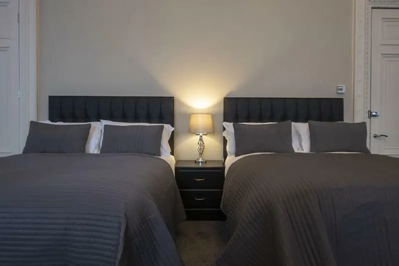 אדינבורו Grosvenor Suites 0*,